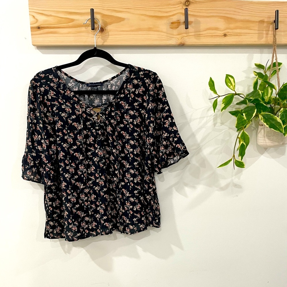 American Eagle Floral Blouse NWT small